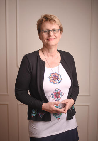 Angelika Kreuzer, Dipl. Ernährungsberaterin nach TCM, Phytotherapie mit westlichen Kräutern, integrative Ernährungsexpertin